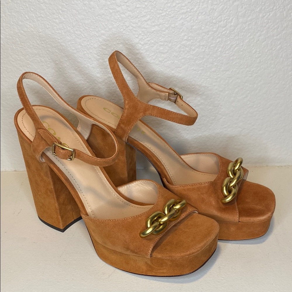 Coach NWOT Tan Platform Sandals with Gold Chain